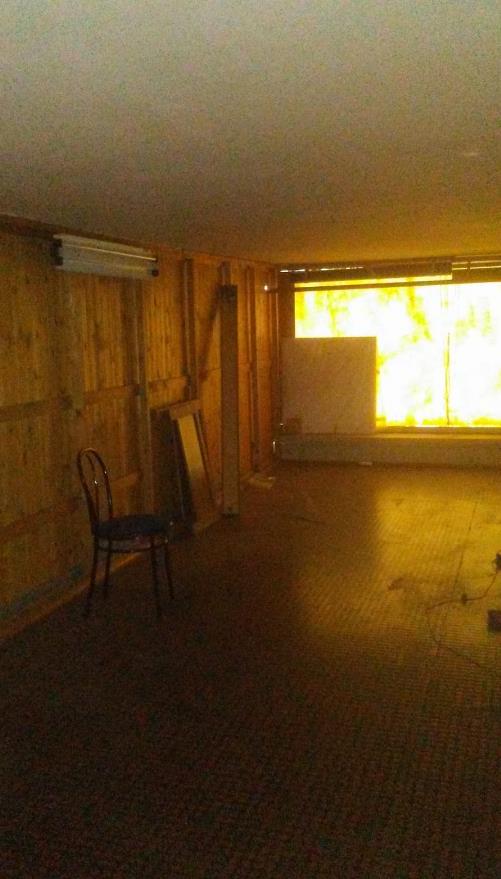 Negozio al piano terra con soppalco e da un magazzino al piano interrato + Posto auto in autorimessa interrata condominiale in via Tirana 25. Identificativi Catastali - [N.C.E.U.] Unità non Residenziale cat. C/1 Foglio 85 Part. 482 Sub 2 rendita 3923,01 - Unità non Residenziale cat. C/6 Foglio 85 Part. 707 Sub 198 rendita 24,27