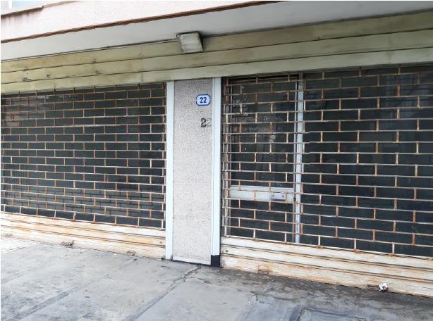 Negozio al piano rialzato + Posto auto in autorimessa interrata condominiale in via Tirana 25. Identificativi Catastali - [N.C.E.U.] Unità non Residenziale cat. C/1 Foglio 85 Part. 482 Sub 9 rendita 2353,8 - Unità Secondaria cat. C/6 Fg 85 part. 707 sub 149 rendita 26,7