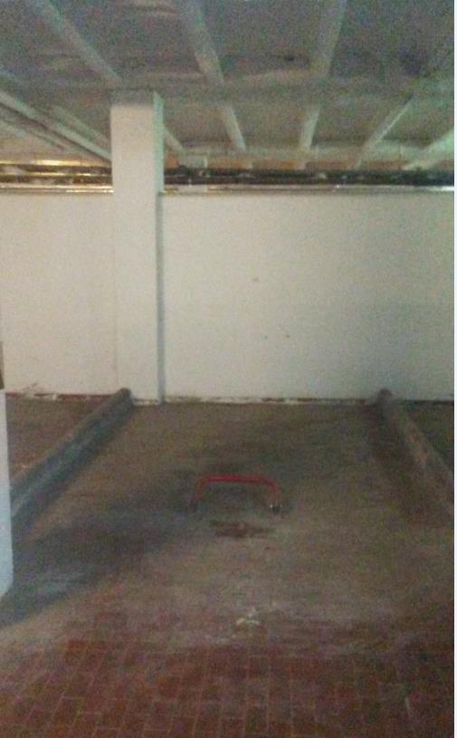 Negozio al piano rialzato + Posto auto in autorimessa interrata condominiale in via Tirana 25. Identificativi Catastali - [N.C.E.U.] Unità non Residenziale cat. C/1 Foglio 85 Part. 482 Sub 9 rendita 2353,8 - Unità Secondaria cat. C/6 Fg 85 part. 707 sub 149 rendita 26,7