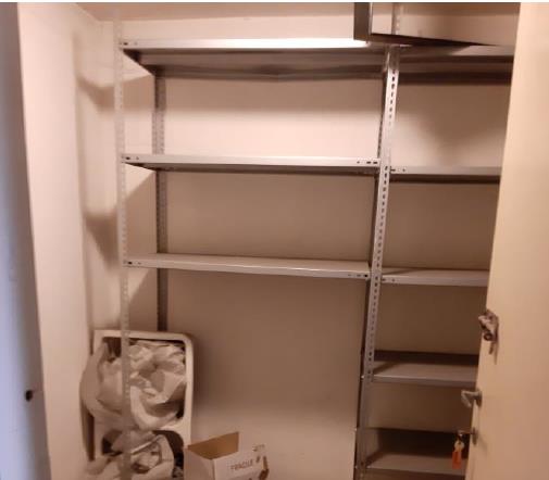 appartamento al piano secondo composto da 7 vani + una soffitta al piano 9 + Posto auto in autorimessa interrata condominiale. Identificativi Catastali - [N.C.E.U.] Unità Residenziale cat. A/2 foglio 85 (ex B/13) part. 479 (ex 1308) sub 10 rendita 1500,31 - Unità Secondaria cat. C/6 foglio 85 (ex B/13) part. 479 (ex 1308) sub 83 rendita 24,27