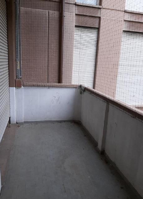 appartamento al piano terzo composto da 7 vani + una soffitta al piano 9 + Posto auto in autorimessa interrata condominiale. Identificativi Catastali - [N.C.E.U.] Unità Residenziale cat. A/2 foglio 85 (ex B/13) part. 479 (ex 1308) sub 15 rendita 1500,31 - Unità Secondaria cat. C/6 foglio 85 (ex B/13) part. 479 (ex 1308) sub 84 rendita 24,27