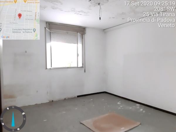 Appartamentodi vani 6 + posto auto coperto piano S1 in autorimessa interrata condominiale. Identificativi Catastali - [N.C.E.U.] Unità Residenziale cat. A/2 foglio 85 (ex B/13) part. 707 (ex 1342) sub 29 rendita 945,12 - Unità secondaria cat. C/6 foglio 85 (ex B/13) part. 707 (ex 1342) sub 211
