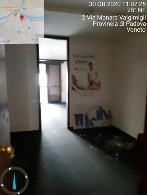 appartamento cat. A2 (in planimetria indicato uso ufficio, ex centro estetico) al piano primo composto da ingresso, quattro stanze, un ripostiglio, un bagno e cantina di pertinenza al piano interrato. Identificativi Catastali - [N.C.E.U.] Unità Residenziale cat. A/2 foglio 180 (ex C/9) part. 616 (ex 709) sub 2 rendita 1100,05