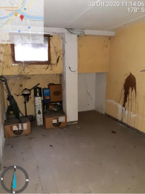 appartamento cat. A2 (in planimetria indicato uso ufficio, ex centro estetico) al piano primo composto da ingresso, quattro stanze, un ripostiglio, un bagno e cantina di pertinenza al piano interrato. Identificativi Catastali - [N.C.E.U.] Unità Residenziale cat. A/2 foglio 180 (ex C/9) part. 616 (ex 709) sub 2 rendita 1100,05