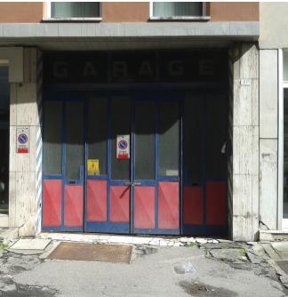 Autorimessa interrata di 1.608 mq con due ingressi, su Corso del Popolo e su vicolo Maneo, dotata di numerosi posti auto, facente parte del Condominio Rhodigium, non dotata di Certificato di Prevenzione Incendi CPI. . Identificativi Catastali - [N.C.E.U.] Unità non Residenziale cat C/6 foglio RO/17 part. 153 sub 94 rendita 6207,66