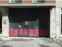 Autorimessa interrata di 1.608 mq con due ingressi, su Corso del Popolo e su vicolo Maneo, dotata di numerosi posti auto, facente parte del Condominio Rhodigium, non dotata di Certificato di Prevenzione Incendi CPI. . Identificativi Catastali - [N.C.E.U.] Unità non Residenziale cat C/6 foglio RO/17 part. 153 sub 94 rendita 6207,66