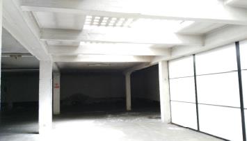 Autorimessa interrata di 1.608 mq con due ingressi, su Corso del Popolo e su vicolo Maneo, dotata di numerosi posti auto, facente parte del Condominio Rhodigium, non dotata di Certificato di Prevenzione Incendi CPI. . Identificativi Catastali - [N.C.E.U.] Unità non Residenziale cat C/6 foglio RO/17 part. 153 sub 94 rendita 6207,66