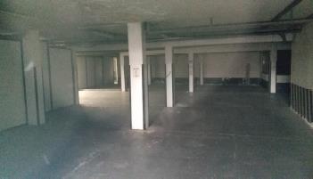 Autorimessa interrata di 1.608 mq con due ingressi, su Corso del Popolo e su vicolo Maneo, dotata di numerosi posti auto, facente parte del Condominio Rhodigium, non dotata di Certificato di Prevenzione Incendi CPI. . Identificativi Catastali - [N.C.E.U.] Unità non Residenziale cat C/6 foglio RO/17 part. 153 sub 94 rendita 6207,66