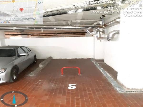 appartamento al piano quarto, si compone di 9 vani - ingresso, soggiorno ampio e cucina separati, due bagni, quattro camere ed un ripostiglio + posto auto coperto in autorimessa condominiale al piano interrato. Identificativi Catastali - [N.C.E.U.] Unità Residenziale cat. A/2 foglio 85 (ex B/13) part. 482 (ex 1307) sub 259 rendita 1928,97 - Unità Secondaria cat. C/6 foglio 85 (ex B/13) part. 482 (ex 1307) sub 136 rendita 24,27
