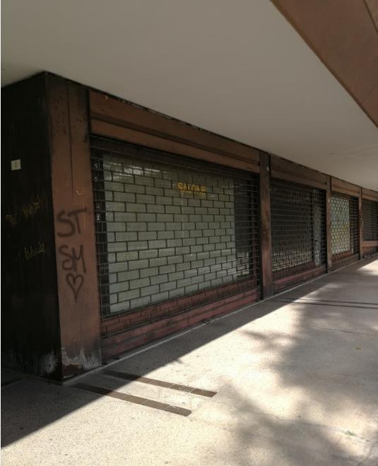 Immobile, con altezza di 3,10 m, composto da un locale adibito a negozio, un antibagno ed un wc. Stato manutentivo normale. Identificativi Catastali [N.C.E.U.]: unità non residenziale cat. C/1 foglio A/6 part. 1271 sub 187 rendita 945,32