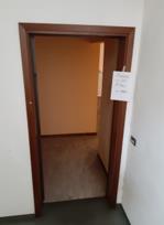 Appartamento al piano 1 costituito da cucina, soggiorno/pranzo, due camere, due bagni e due terrazze + box auto in autorimessa interrata condominiale. Identificativi Catastali [N.C.E.U.]: unità residenziale cat. A/3 foglio 48 (ex G/6) part. 1196 sub 200 rendita 464,81 e unità secondaria cat. C/6 foglio 48 (ex G/6) part. 1196 sub 50 rendita 99,16