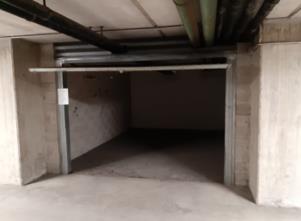 Appartamento al piano 1 costituito da cucina, soggiorno/pranzo, due camere, due bagni e due terrazze + box auto in autorimessa interrata condominiale. Identificativi Catastali [N.C.E.U.]: unità residenziale cat. A/3 foglio 48 (ex G/6) part. 1196 sub 200 rendita 464,81 e unità secondaria cat. C/6 foglio 48 (ex G/6) part. 1196 sub 50 rendita 99,16