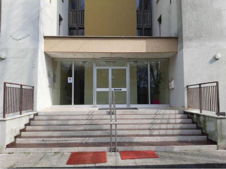 APPARTAMENTO  3 locali + servizi semplici e BOX AUTO PERTINENZIALE