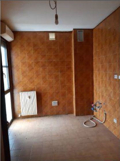 APPARTAMENTO  4 locali + servizi doppi e BOX AUTO PERTINENZIALE