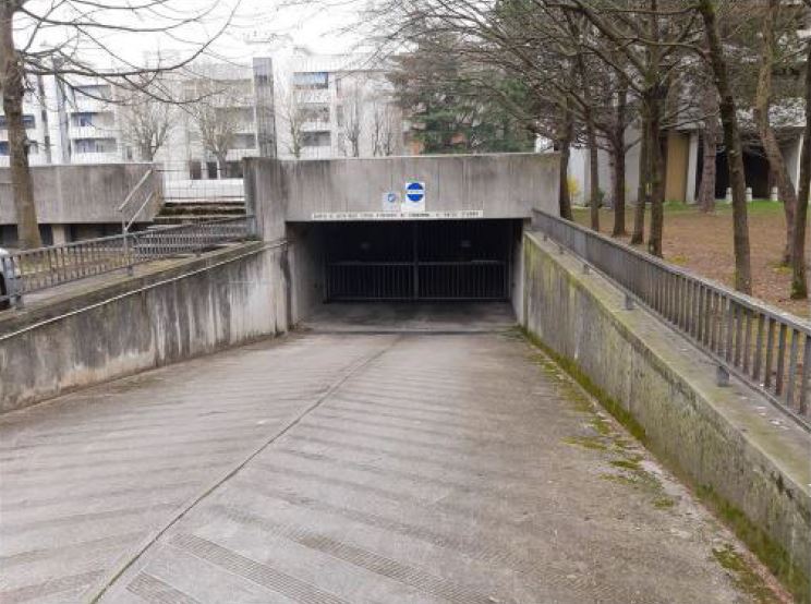 APPARTAMENTO  4 locali + servizi doppi e BOX AUTO PERTINENZIALE