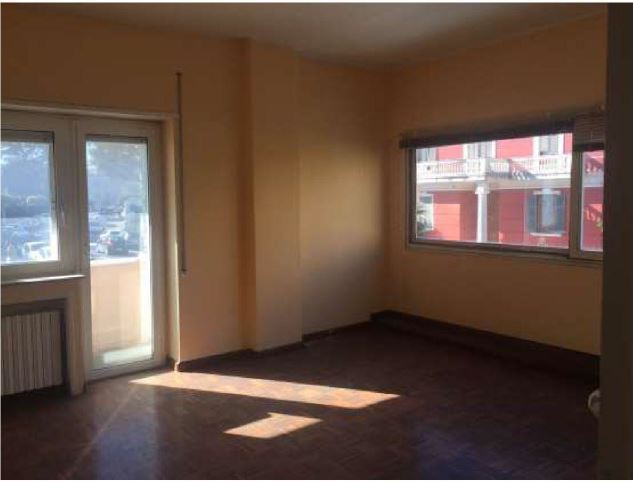 APPARTAMENTO  7 locali + servizi multipli + 1 CANTINA o SOFFITTA + 1 PARCHEGGIO SCOPERTO