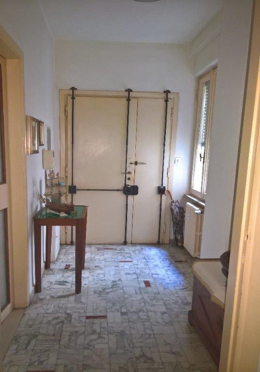 APPARTAMENTO  3 locali + servizi semplici + 1 CANTINA o SOFFITTA