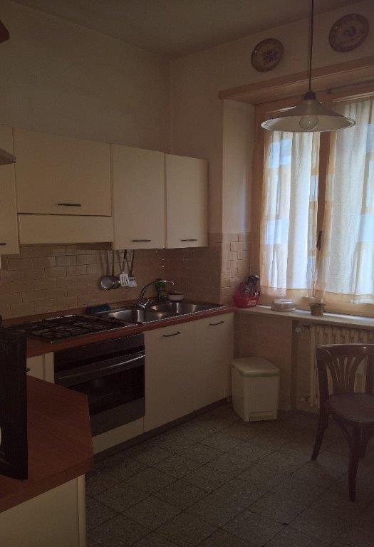 APPARTAMENTO  3 locali + servizi semplici + 1 CANTINA o SOFFITTA