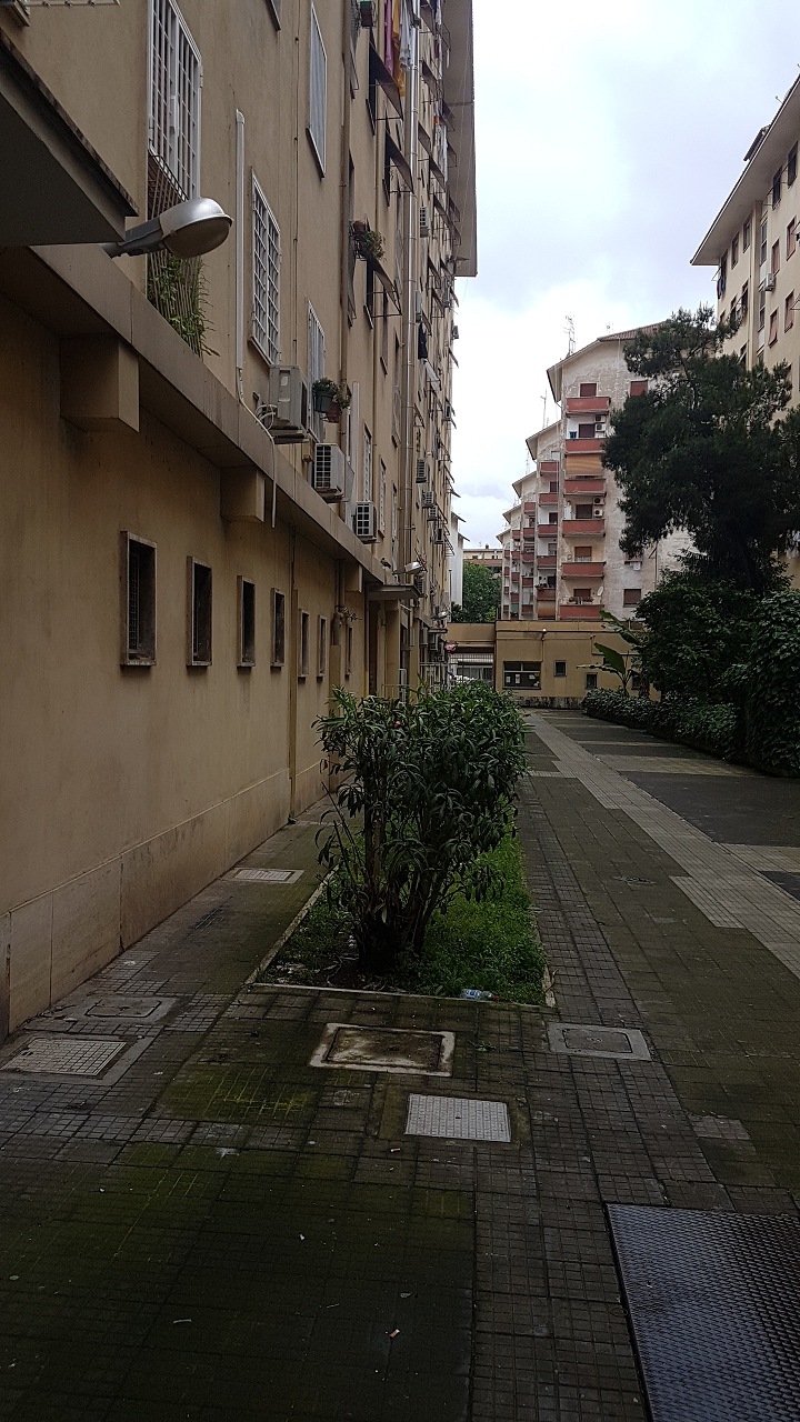 Unità Commerciale cat. C/1 foglio 956 part. 272 sub 502 rendita 3075,19