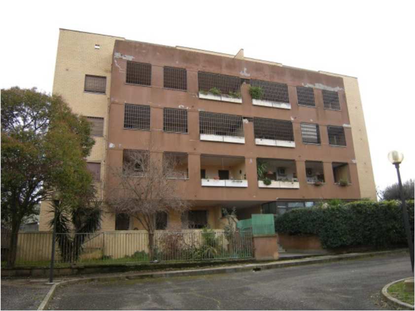Unità Residenziale cat. A/2 foglio 1104 part. 2448 sub 10 rendita 627,5 
Unità Secondaria cat. C/6 foglio 1104 part. 2256 sub 46 rendita 23,86