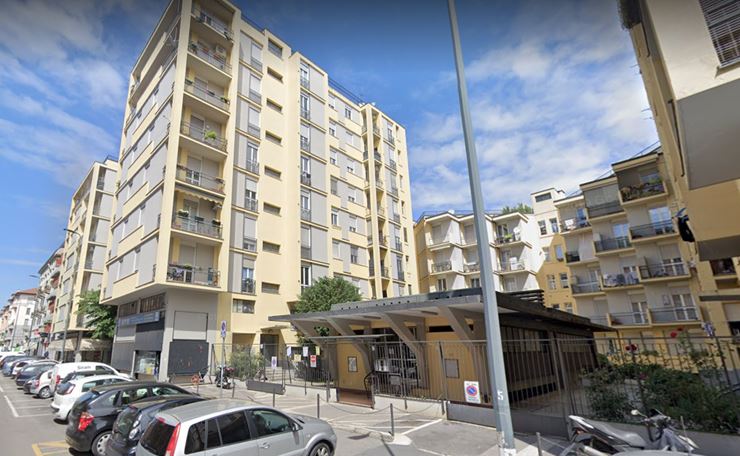Negozio posto su due livelli (piano terra e soppalco) N.C.E.U. Unità Principale cat. C/1 foglio 485 part. 192 sub 759 + pertinenziale Due cantine al piano interrato