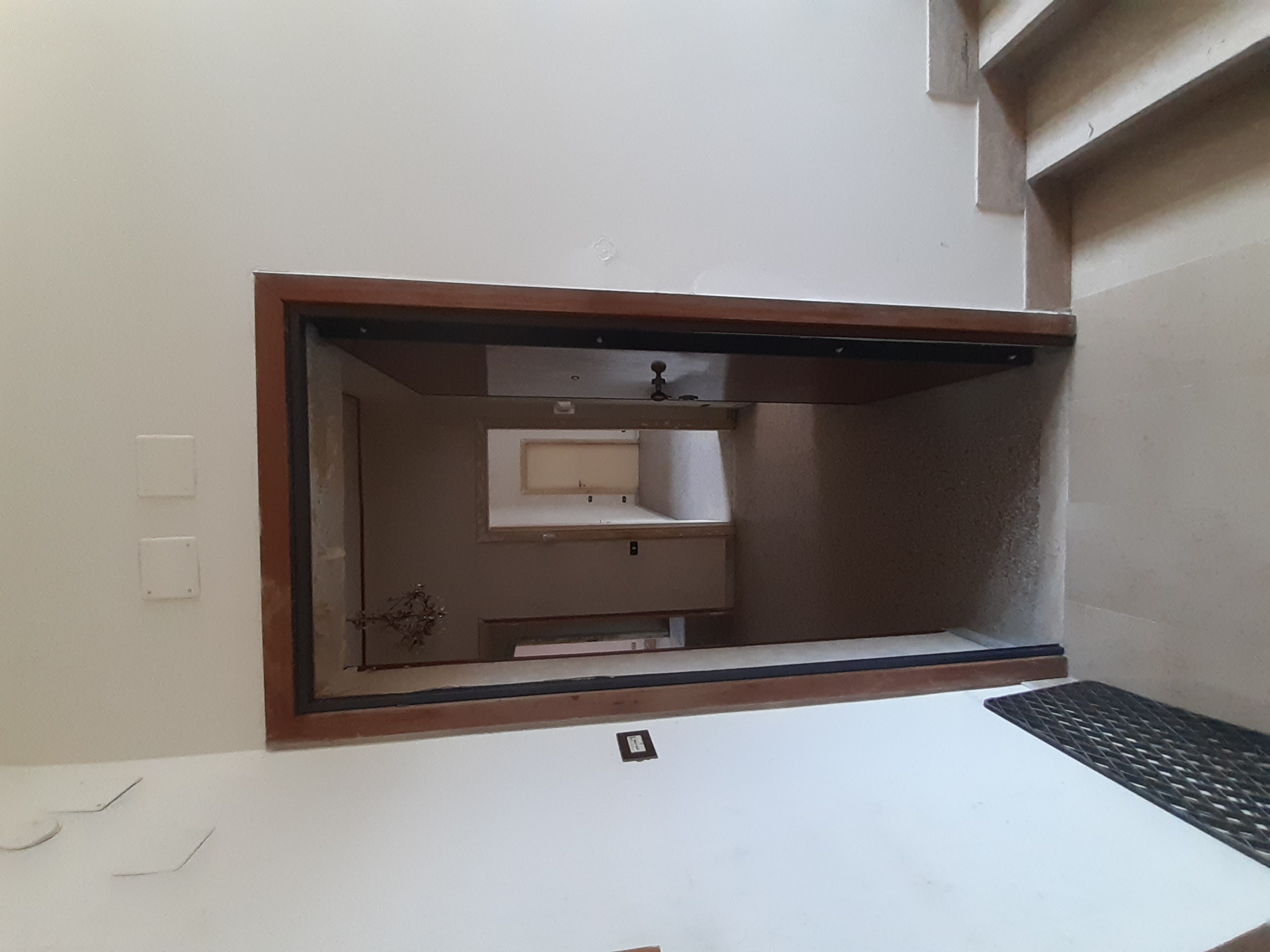 Immobile sito in Roma, CAP 00167 Viale di Valle Aurelia n°92, scala O, Piano 5-S1. Categoria A/3. N.C.E.U. Fg. 378, part. 158, sub. 10. Descrizione: APPARTAMENTO INT.10 DI 8,5 VANI CON ASCENSORE + pertinenziale BALCONI e CANTINE. Mq. 165. Stato Libero