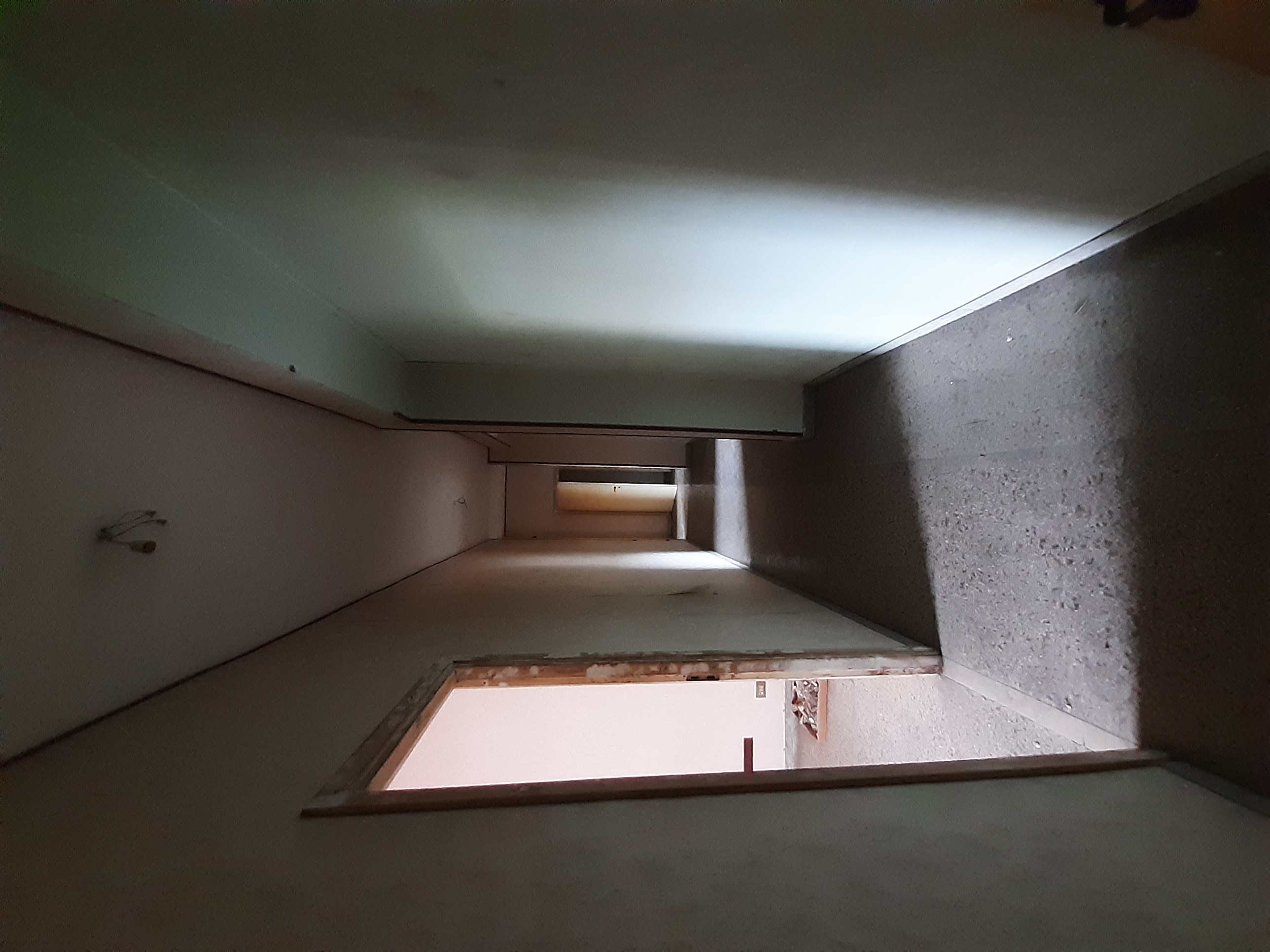 Immobile sito in Roma, CAP 00167 Viale di Valle Aurelia n°92, scala O, Piano 5-S1. Categoria A/3. N.C.E.U. Fg. 378, part. 158, sub. 10. Descrizione: APPARTAMENTO INT.10 DI 8,5 VANI CON ASCENSORE + pertinenziale BALCONI e CANTINE. Mq. 165. Stato Libero