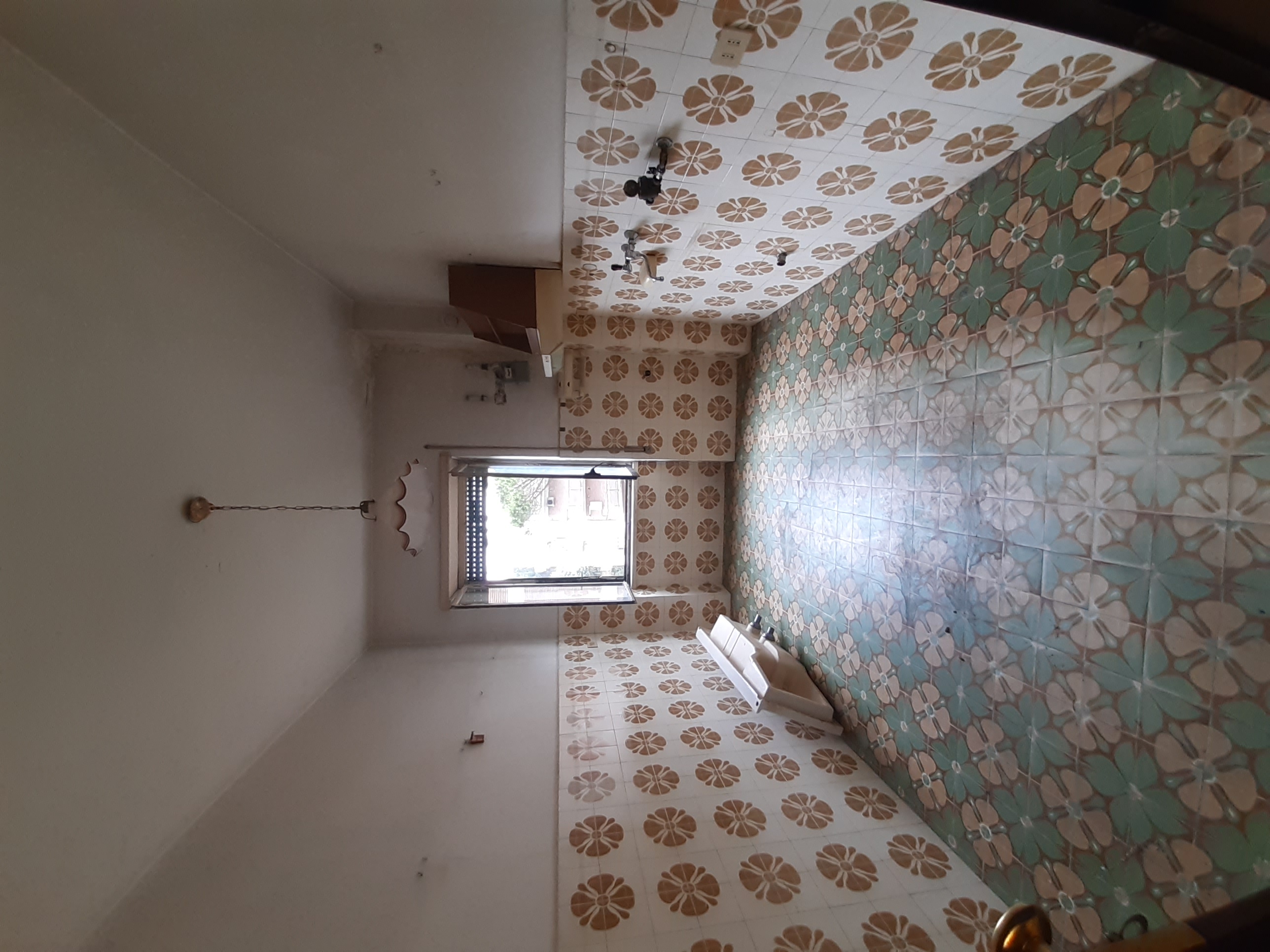 Immobile sito in Roma, CAP 00167 Viale di Valle Aurelia n°92, scala O, Piano 5-S1. Categoria A/3. N.C.E.U. Fg. 378, part. 158, sub. 10. Descrizione: APPARTAMENTO INT.10 DI 8,5 VANI CON ASCENSORE + pertinenziale BALCONI e CANTINE. Mq. 165. Stato Libero