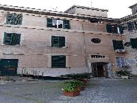 Immobile sito in Roma, CAP 00154 Via della Garbatella n°23, scala BB, Piano 2. Categoria A/4. N.C.E.U. Fg. 824, part. 118, sub. 12. Descrizione: APPARTAMENTO INT.3 DI 4,5 VANI SENZA ASCENSORE. Mq. 72. Stato Libero