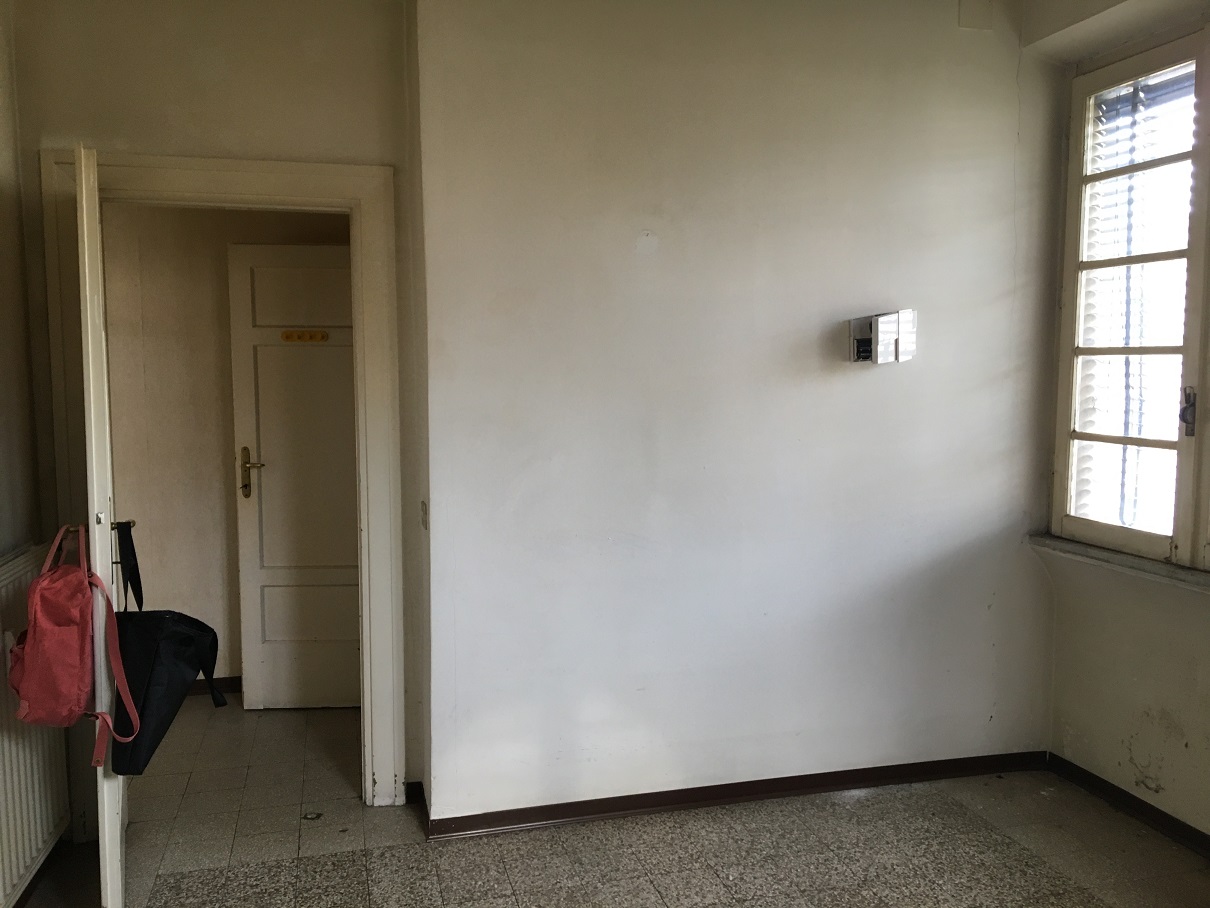 Immobile sito in Roma, CAP 00154 Via Roberto De' Nobili n°13, scala A, Piano 3. Categoria A/4. N.C.E.U. Fg. 825, part. 25, sub. 12. Descrizione: APPARTAMENTO INT.8 DI 4,5 VANI SENZA ASCENSORE + pertinenziale TERRAZZO. Mq. 66. Stato Libero