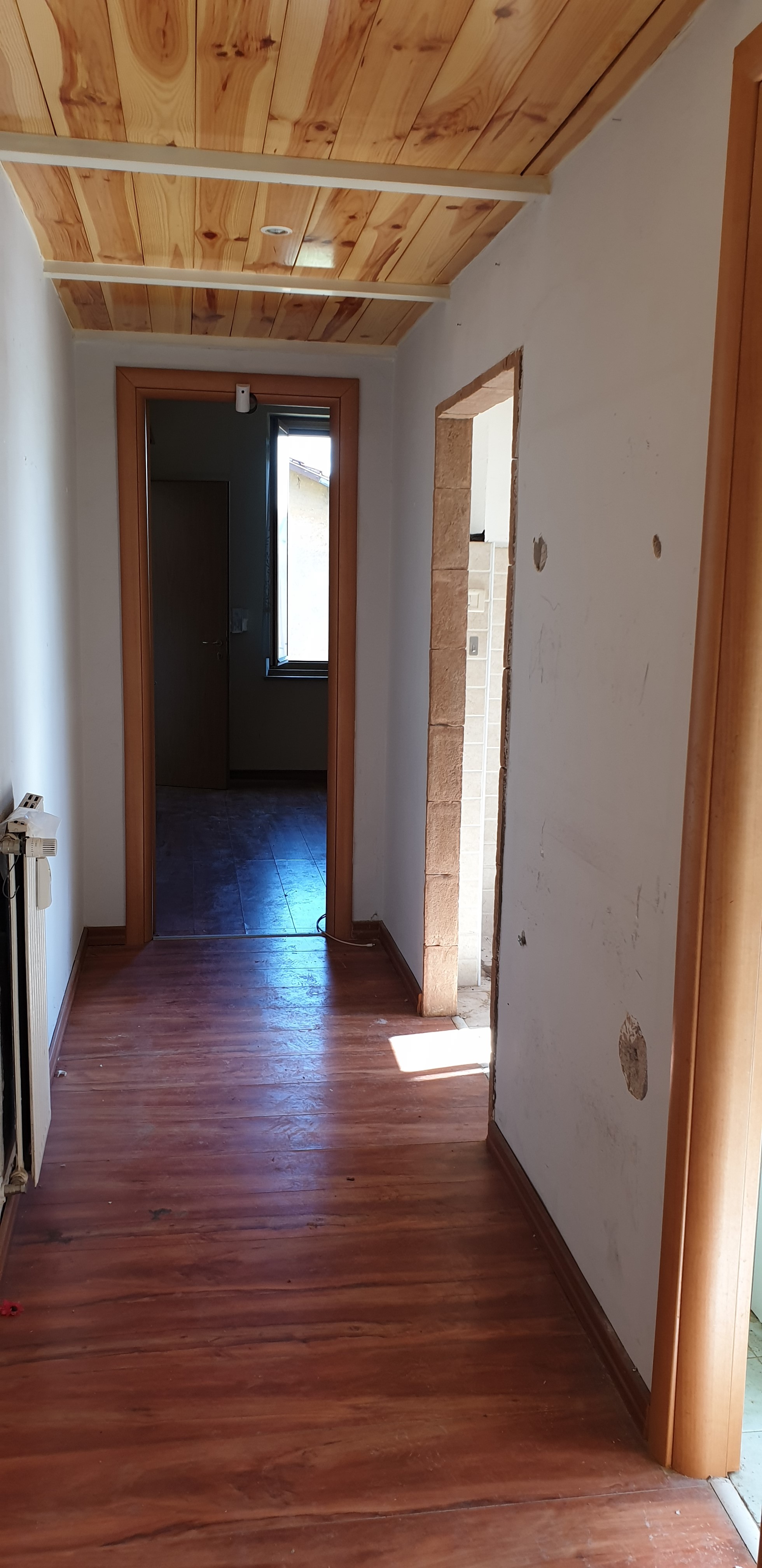 Immobile sito in Roma, CAP 00145 Via Costantino n°139, scala C, Piano 1. Categoria A/3. N.C.E.U. Fg. 837, part. 116, sub. 43. Descrizione: APPARTAMENTO INT.7 DI 5 VANI CON ASCENSORE. Mq. 83. Stato Libero