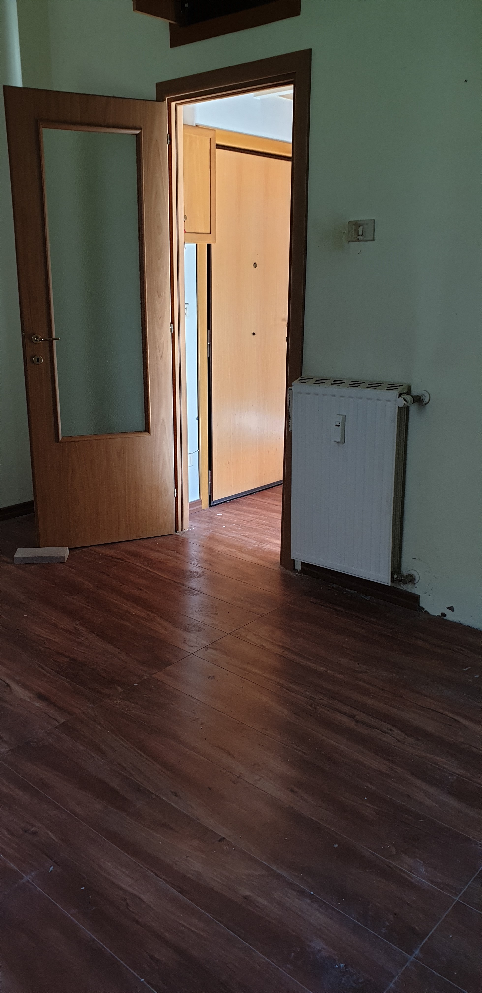Immobile sito in Roma, CAP 00145 Via Costantino n°139, scala C, Piano 1. Categoria A/3. N.C.E.U. Fg. 837, part. 116, sub. 43. Descrizione: APPARTAMENTO INT.7 DI 5 VANI CON ASCENSORE. Mq. 83. Stato Libero