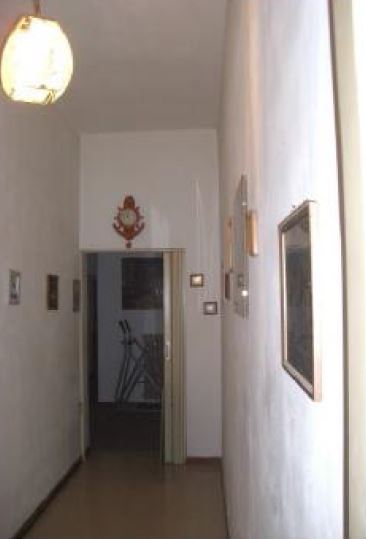 APPARTAMENTO 5 locali + servizi semplici + 1 CANTINA o SOFFITTA. MQ 186. Identificativi catastali F.178 Mapp.285 Sub.27. LIBERO