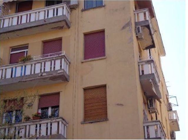 APPARTAMENTO 3 locali + servizi doppi + CANTINA o SOFFITTA. MQ 65. Identificativi catastali F.585 Mapp.37 Sub. 502. OCCUPATO