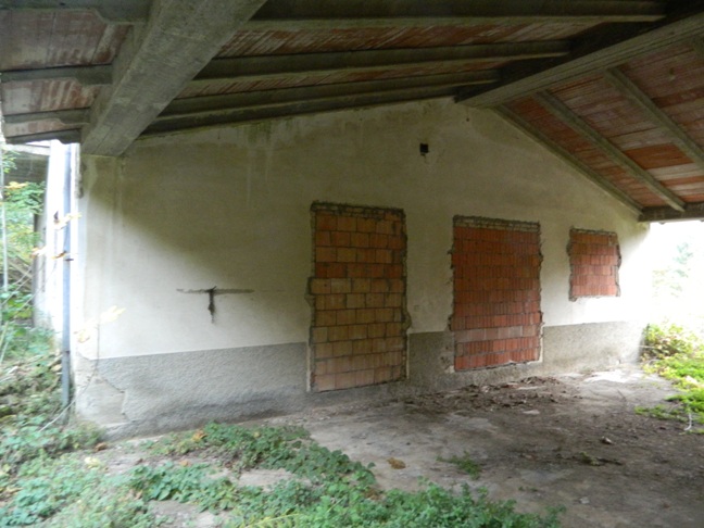 Fall. 78/2014 Tribunale di Arezzo: Complesso immobiliare in  Castel Focognano (AR), Nucleo Casalecchio, costituito da: Immobile al piano terra, censito al Foglio 8 part.. 47, sub. 2 cat. A/3, cl. 4, cons. vani 7,5 rendita Euro 561,65; Immobile al piano primo censito al Foglio 8 part.. 47, sub. 3 cat. A/3, cl. 4, cons. vani 7,5 rendita Euro 561,65; Immobile al piano primo censito al Foglio 8 part.. 345, cat. C/2, cl. 1, cons. mq. 40 rendita Euro 66,11; Immobile al piano terra/primo censito al Foglio 8 part.. 45, sub. 5,(unità graffata alla part. 232) cat. C/2, cl. 2, cons. mq. 568 rendita Euro 1.114,72. oltre a terreni e porzioni di terreni pertinenziali, identificati al Foglio 8, partt. 213-214-341-343-344-350-211-230.