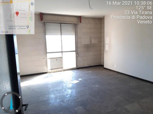Appartamento al piano 4° con soffitta al piano 9° sottotetto N.C.E.U. Unità Residenziale cat. A/2 foglio 85 (ex B/13) part. 482 (ex 1307) sub 78 rendita 1393,14 Mq 125,00 + Posto auto coperto al piano interrato in autorimessa mq 10, N.C.E.U. Unità Secondaria cat. C/6 foglio 85 (ex B/13) part. 482 (ex 1307) sub 140 cat. C06 rendita 24,27. 
AVVISO. Poiché alcuni immobili del supercondominio Complesso Palestro-sono stati interessati da un problema di sfondellamento solai, l'aggiudicatario accetta che il problema possa riguardare anche il presente lotto e accetta di addivenire alla compravendita nello stato di fatto n cui si trova e di eseguire a proprio carico dopo l’acquisto eventuali interventi manutentivi qualora se ne riscontrasse la necessità, con pieno esonero di INPS.