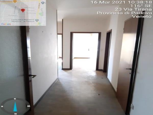 Appartamento al piano 4° con soffitta al piano 9° sottotetto N.C.E.U. Unità Residenziale cat. A/2 foglio 85 (ex B/13) part. 482 (ex 1307) sub 78 rendita 1393,14 Mq 125,00 + Posto auto coperto al piano interrato in autorimessa mq 10, N.C.E.U. Unità Secondaria cat. C/6 foglio 85 (ex B/13) part. 482 (ex 1307) sub 140 cat. C06 rendita 24,27. 
AVVISO. Poiché alcuni immobili del supercondominio Complesso Palestro-sono stati interessati da un problema di sfondellamento solai, l'aggiudicatario accetta che il problema possa riguardare anche il presente lotto e accetta di addivenire alla compravendita nello stato di fatto n cui si trova e di eseguire a proprio carico dopo l’acquisto eventuali interventi manutentivi qualora se ne riscontrasse la necessità, con pieno esonero di INPS.