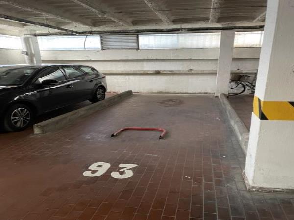 Appartamento al piano 8° con soffitta al piano 9° sottotetto.N.C.E.U. Unità Residenziale cat. A/2 foglio 85 part. 482 sub 130 rendita 1500,31. Mq 143 + Posto auto coperto in autorimessa condominiale al piano interrato 14 mq, N.C.E.U. Unità Secondaria cat. C/6 foglio 85 part. 482 sub 224 rendita 33,98. 
AVVISO. Poiché alcuni immobili del supercondominio Complesso Palestro-sono stati interessati da un problema di sfondellamento solai, l'aggiudicatario accetta che il problema possa riguardare anche il presente lotto e accetta di addivenire alla compravendita nello stato di fatto n cui si trova e di eseguire a proprio carico dopo l’acquisto eventuali interventi manutentivi qualora se ne riscontrasse la necessità, con pieno esonero di INPS.