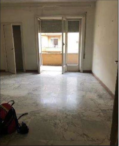 Unità Residenzialesita in Via Giulio Romano 15, CAP - 00196. Descrizione: Appartamento di 7 vani catastali composto da ingresso, soggiorno, cucina, tre camere, due bagni, due ripostigli, tre balconi, ed una cantina al piano interrato. Mq 145. Libero. Piena Proprietà. N.C.E.U. cat. A/2 foglio 528 part. 13 sub 511