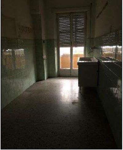 Unità Residenzialesita in Via Giulio Romano 15, CAP - 00196. Descrizione: Appartamento di 7 vani catastali composto da ingresso, soggiorno, cucina, tre camere, due bagni, due ripostigli, tre balconi, ed una cantina al piano interrato. Mq 145. Libero. Piena Proprietà. N.C.E.U. cat. A/2 foglio 528 part. 13 sub 511