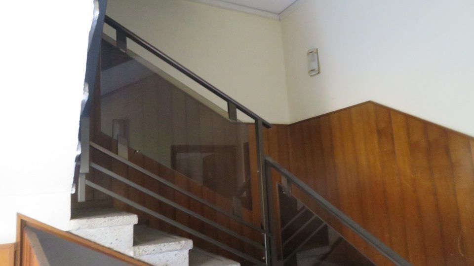 PALAZZO MARINOTTI. Sito in VITTORIO VENETO (TV) cap - 31029, VIA DEL PRETORIO, 13. Compendio immobiliare ubicato in territorio è incluso nell’itinerario enogastronomico “Strada del Prosecco e Vini dei Colli Conegliano Valdobbiadene”. Località Ceneda, una delle zone residenziali più pregiate della città, presenta una distribuzione planimetrica caratterizzata da un unico corpo di fabbrica con due accessi, contornato da ampi spazi esterni a cortile. Il compendio si sviluppa principalmente su due livelli fuori terra mentre solo una parte del fabbricato presenta tre livelli fuori terra più un piano interrato. Identificativi catastali: cat. A8 - C6 Sez. E Fg. 8, Part. 364, da sub 3 a sub 5. Superficie scoperta MQ 798 superficie catastale MQ 1.612.