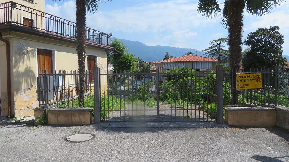 PALAZZO MARINOTTI. Sito in VITTORIO VENETO (TV) cap - 31029, VIA DEL PRETORIO, 13. Compendio immobiliare ubicato in territorio è incluso nell’itinerario enogastronomico “Strada del Prosecco e Vini dei Colli Conegliano Valdobbiadene”. Località Ceneda, una delle zone residenziali più pregiate della città, presenta una distribuzione planimetrica caratterizzata da un unico corpo di fabbrica con due accessi, contornato da ampi spazi esterni a cortile. Il compendio si sviluppa principalmente su due livelli fuori terra mentre solo una parte del fabbricato presenta tre livelli fuori terra più un piano interrato. Identificativi catastali: cat. A8 - C6 Sez. E Fg. 8, Part. 364, da sub 3 a sub 5. Superficie scoperta MQ 798 superficie catastale MQ 1.612.
