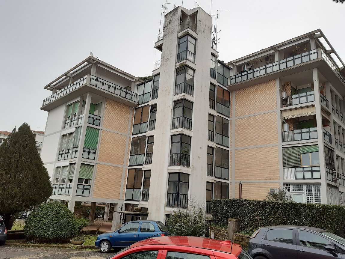appartamento int.6 di 5,5 vani con ascensore e cantina n.6 di 5 mq catastali + balcone. Mq 96 appartamento + 5 cantina. Identificativi catastali [N.C.E.U.] cat. A/2, fg.203, part. 515, sub. 502 e cat. C/2, fg.203, part. 515, sub. 503