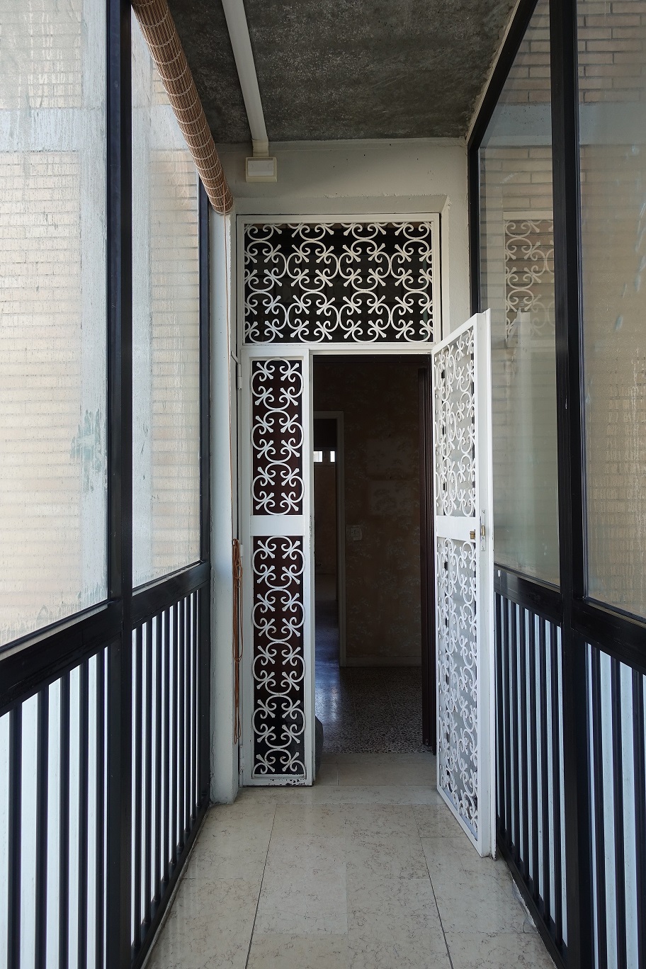 appartamento int.6 di 5,5 vani con ascensore e cantina n.6 di 5 mq catastali + balcone. Mq 96 appartamento + 5 cantina. Identificativi catastali [N.C.E.U.] cat. A/2, fg.203, part. 515, sub. 502 e cat. C/2, fg.203, part. 515, sub. 503