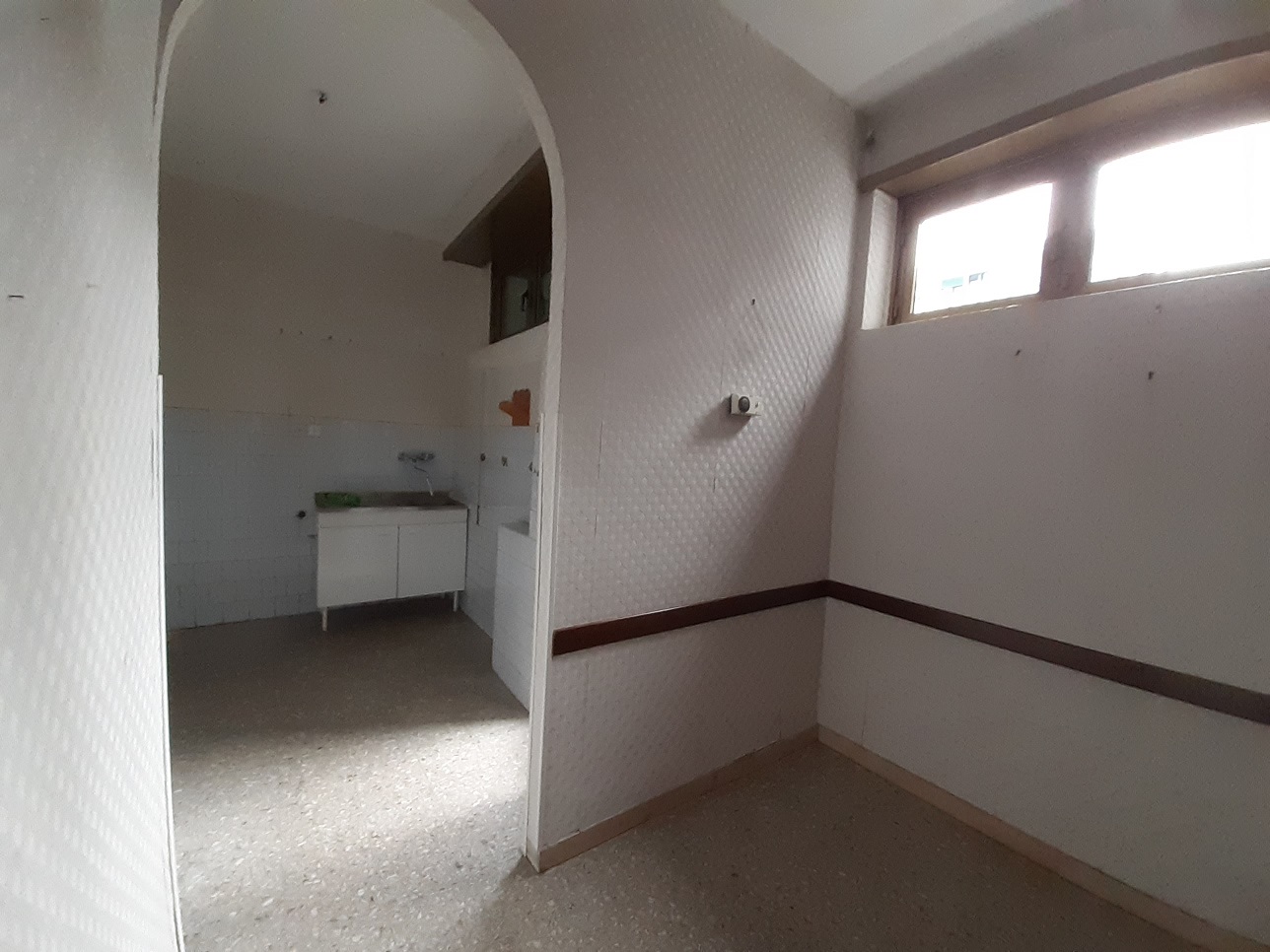 appartamento int.6 di 5,5 vani con ascensore e cantina n.6 di 5 mq catastali + balcone. Mq 96 appartamento + 5 cantina. Identificativi catastali [N.C.E.U.] cat. A/2, fg.203, part. 515, sub. 502 e cat. C/2, fg.203, part. 515, sub. 503