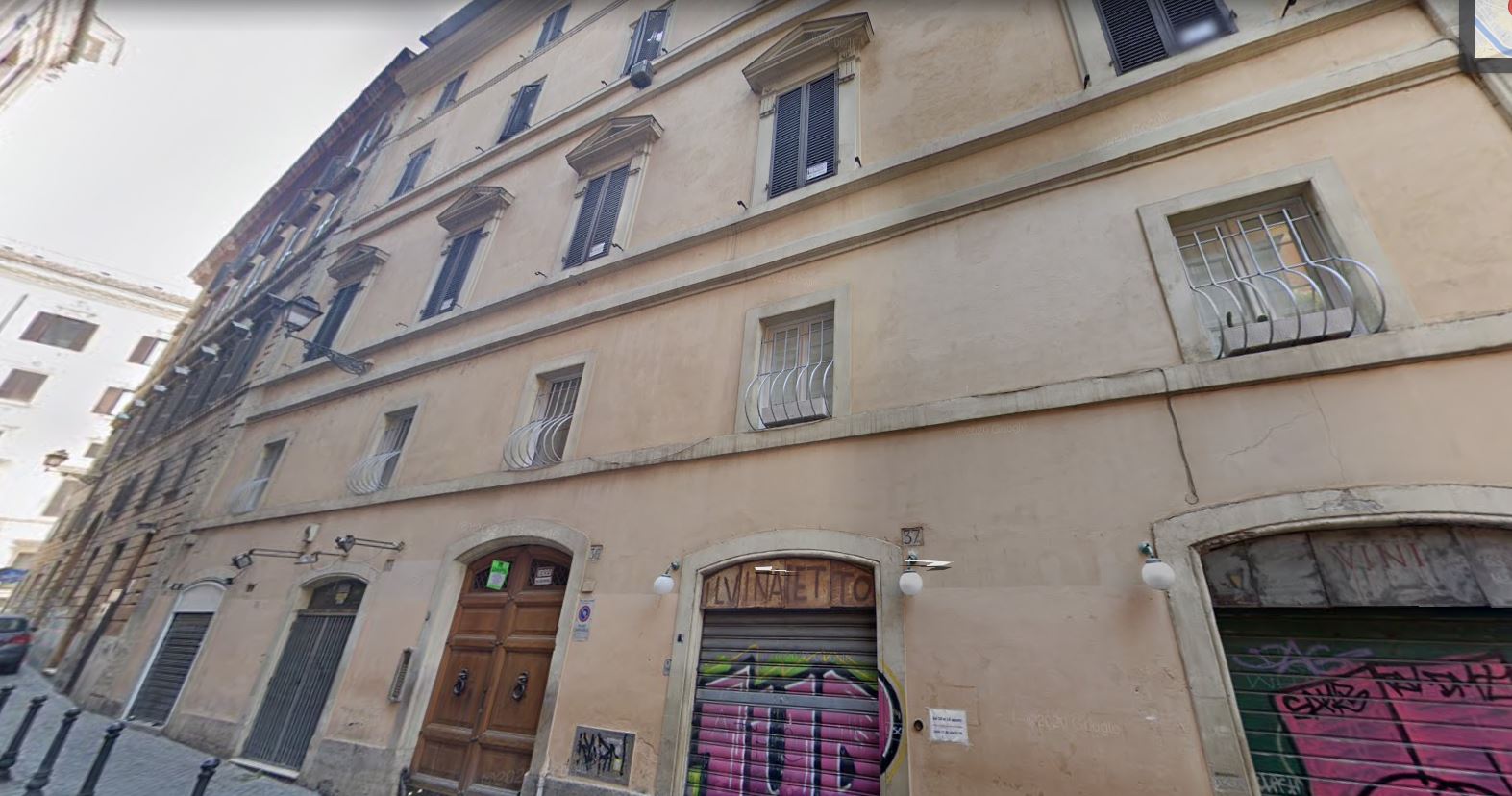 Unità immobiliare al 2 piano senza ascensore  - int 2 in Via Monte della Farina n. 36, Roma - CAP 00186.  Dati Catastali [N.C.E.U.] foglio 491 part. 176 sub 10 cat A/2, 8,5 vani -  mq 176