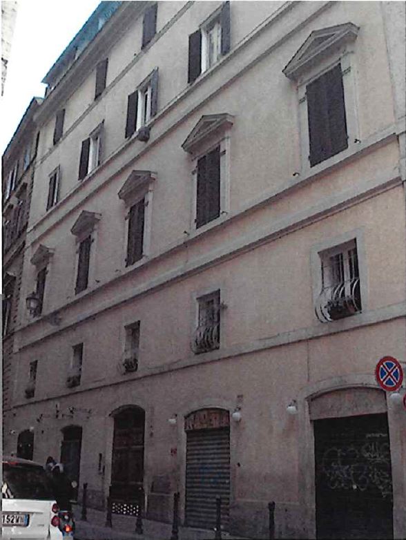 Unità immobiliare al 2 piano senza ascensore int 3 in Via Monte della Farina n. 36, Roma - CAP 00186.  Dati Catastali [N.C.E.U.] foglio 491 part. 176 sub 25   cat A/2, 3 vani mq 51. Stato Libero.