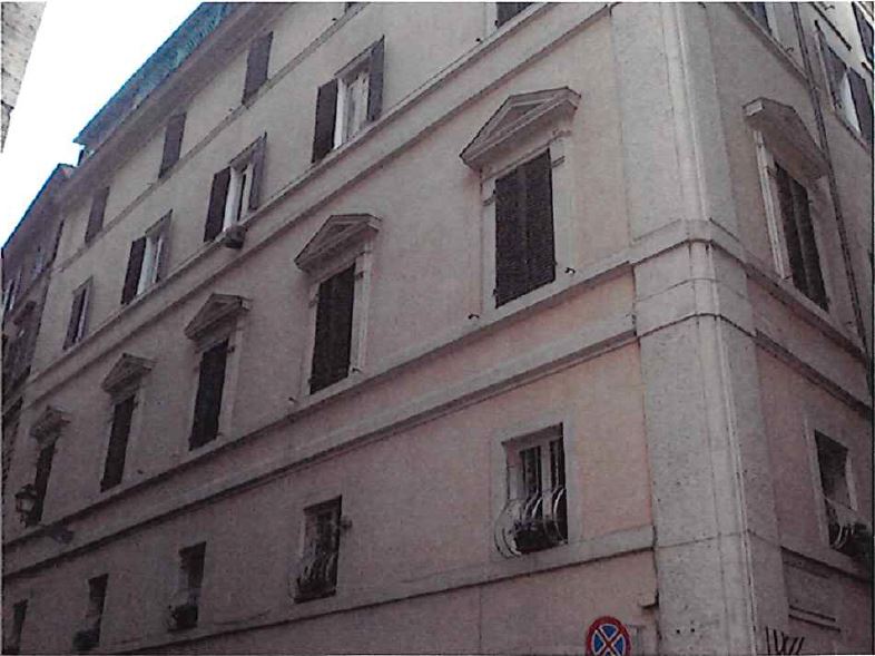 Unità immobiliare al 2 piano senza ascensore int 3 in Via Monte della Farina n. 36, Roma - CAP 00186.  Dati Catastali [N.C.E.U.] foglio 491 part. 176 sub 25   cat A/2, 3 vani mq 51. Stato Libero.