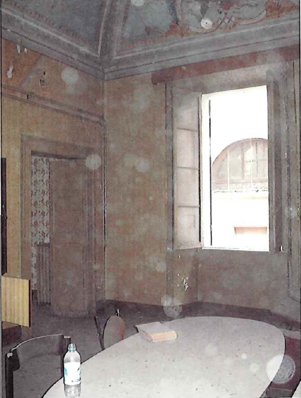 Unità immobiliare al 2 piano senza ascensore int 3 in Via Monte della Farina n. 36, Roma - CAP 00186.  Dati Catastali [N.C.E.U.] foglio 491 part. 176 sub 25   cat A/2, 3 vani mq 51. Stato Libero.
