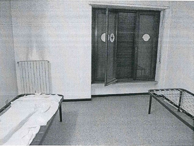 Ubicata al piano primo (secondo fuori terra) l'unità immobiliare è costituita da soggiorno, cucina, due camere, cabina armadi, un piccolo riopostiglio e un solo bagno + Cantina.